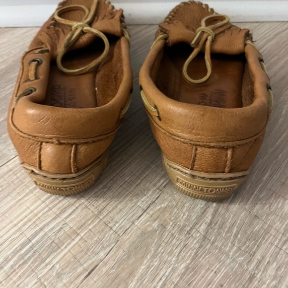 Minnetonka Moccasins Size 5 - Picture 4 of 7